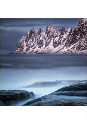 Fotokarte Gebirgskette Okshornan beim Rastplatz Tungeneset auf der Insel Senja (Norwegen)